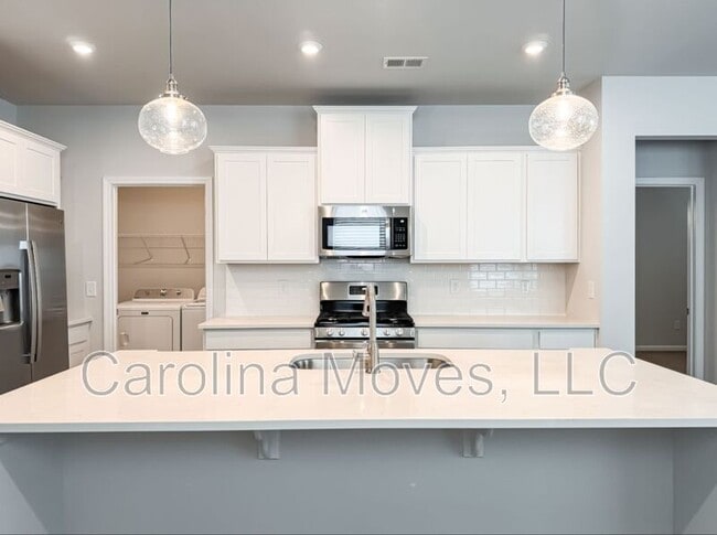 Photo - 609 Poinsett Bridge Wy House