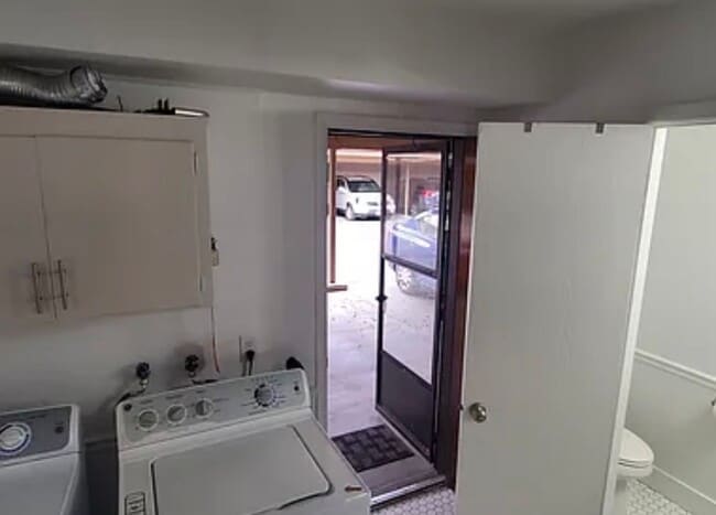 Building Photo - 2 Bedroom Townhome in Taylorsville