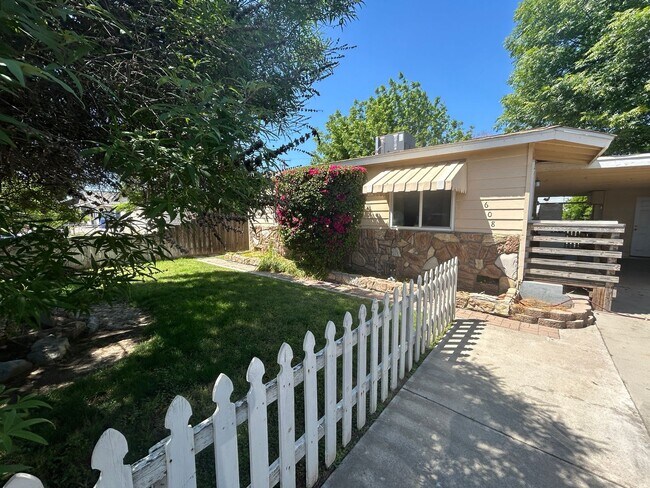 Foto del edificio - Charming 3 bedroom 1 bath in North Hanford