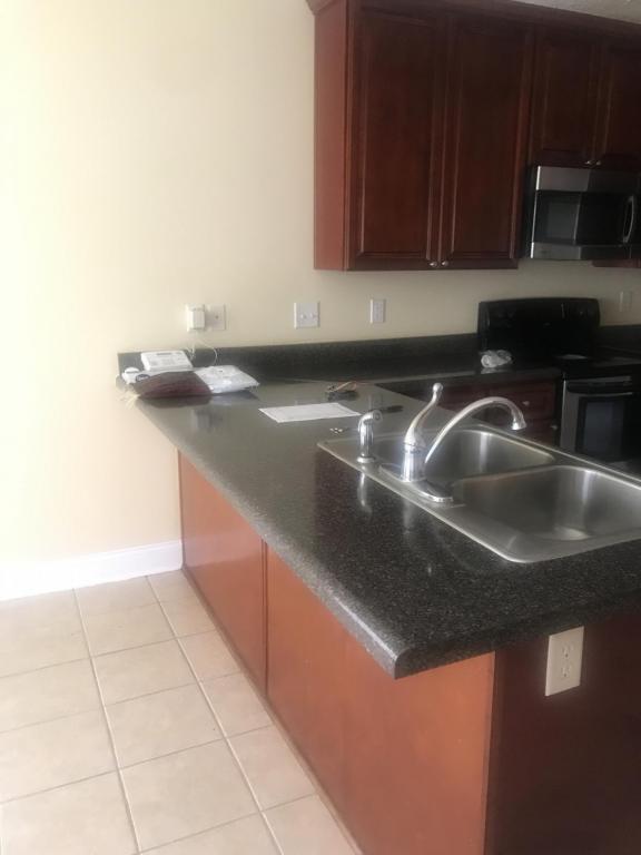 Foto del edificio - 225 Cypress Ridge Rd