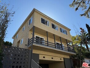 Building Photo - 2548 Panorama Terrace