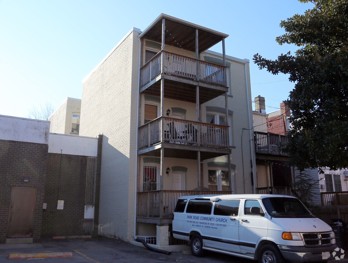 Building Photo - 1025 Park Rd NW