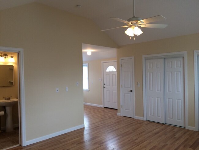 Building Photo - 708 Pecan St