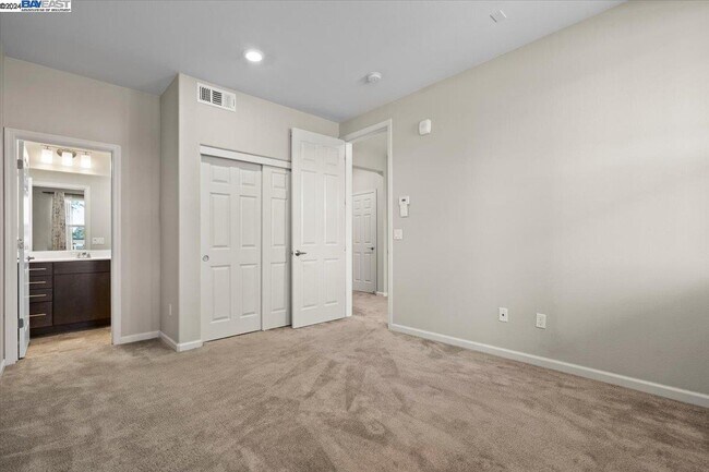 Building Photo - 1132 California Cir