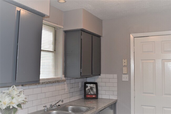 Foto del edificio - 15406 Willview Rd