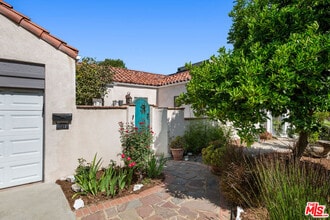 Building Photo - 931 Micheltorena St