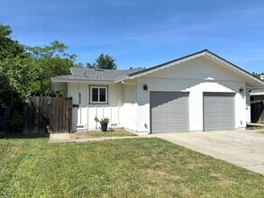 Building Photo - 6005 Rye Way