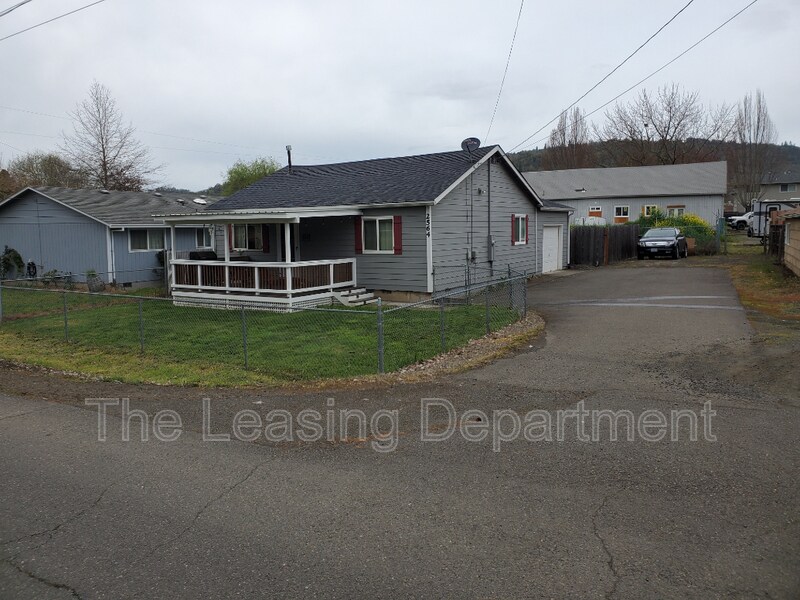 2564 NE Douglas Ave, Roseburg, OR 97470 House Rental in Roseburg, OR