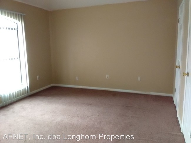 Building Photo - 4 br, 2 bath House - 210 Bronc Dr.