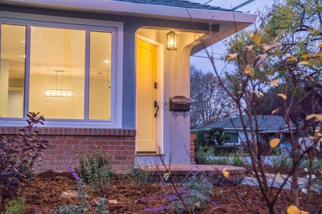 Front entry with landscaping - 2062 Newport Ave