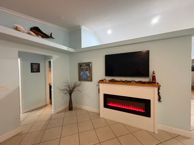 Building Photo - 7704 San Carlos Dr