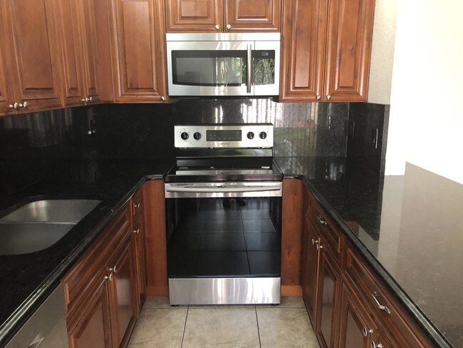 Foto del edificio - 244  Lake Arbor Drive  Palm Springs FL 33461