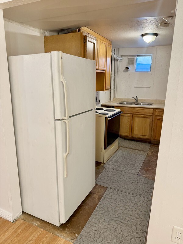 Building Photo - 663 E 170 N