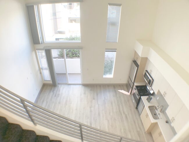 Building Photo - 1037 S Hobart Blvd