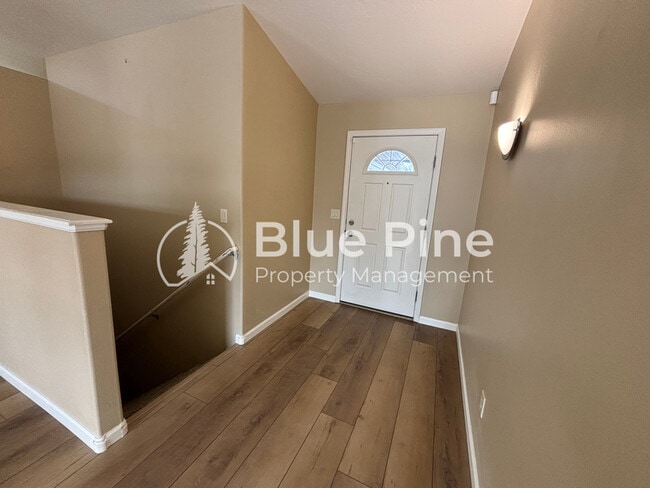 Building Photo - 3736 Ellendale Cir