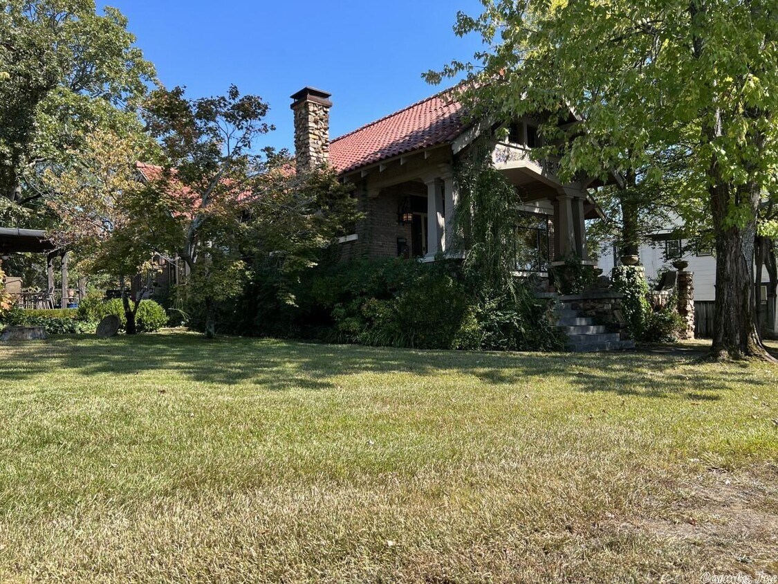 1012 Kavanaugh Blvd, Little Rock, AR 72205 Room for Rent in Little