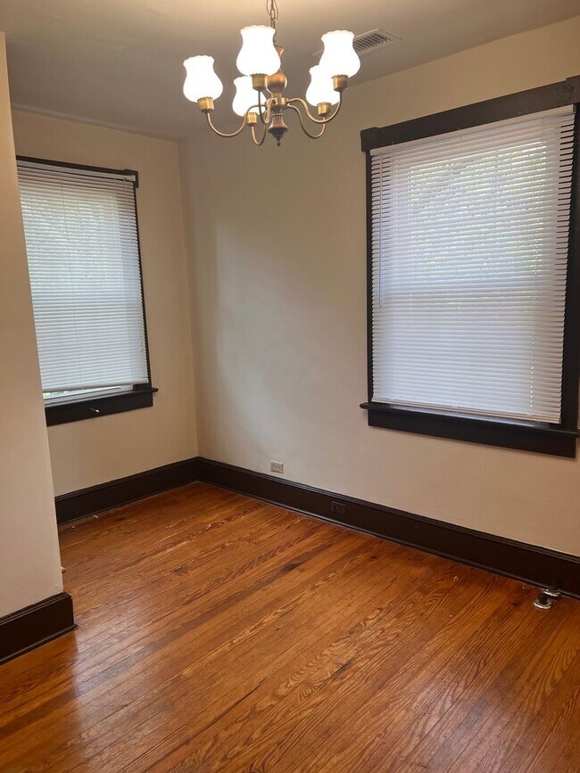Building Photo - 1305 Cherry Ave