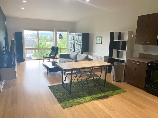 Foto del edificio - 2 Bedroom Lofts in Overlook! Water, Sewer ...