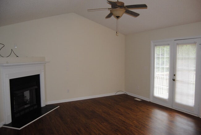 Building Photo - 102 Maryland Dr
