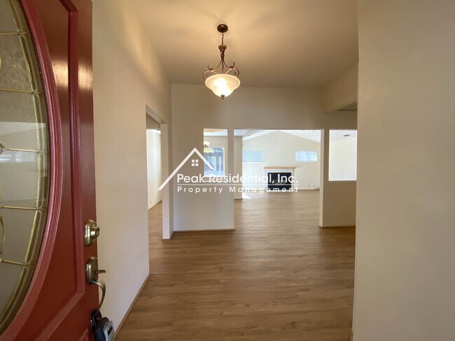 Foto del edificio - Spacious 3bd/2ba Auburn Home With Bonus Ro...