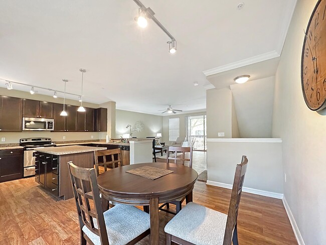 Foto del edificio - 1811 Sweetbroom Cir