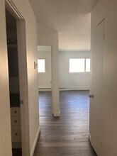Building Photo - 727 5th Ave N