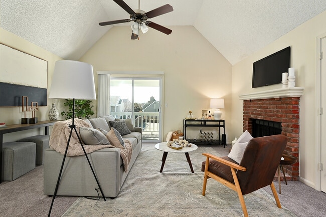 Riviera II - Living Room - Hunter's Pointe Apartments