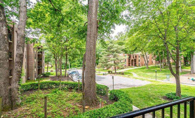 Foto del edificio - 3306 Woodburn Village Dr