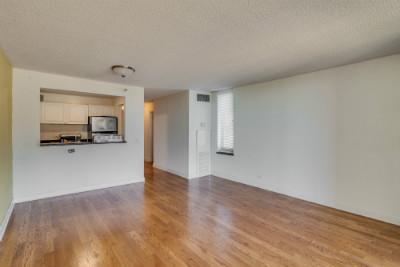Building Photo - 1 bedroom in CHICAGO IL 60613