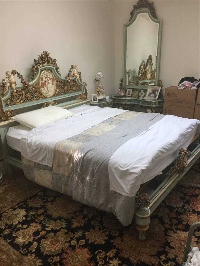 Foto del edificio - 825 Middle Neck Rd