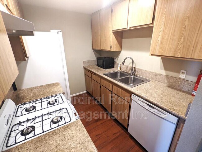 Foto del edificio - 156 S Oak Knoll Ave
