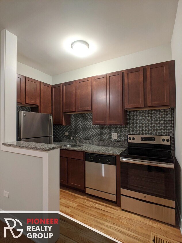 Foto principal - 633 W Barry Ave