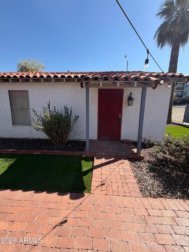 Building Photo - 706 W Taylor St