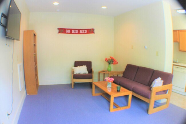 Aces 9 Living Room - 213 Williams St