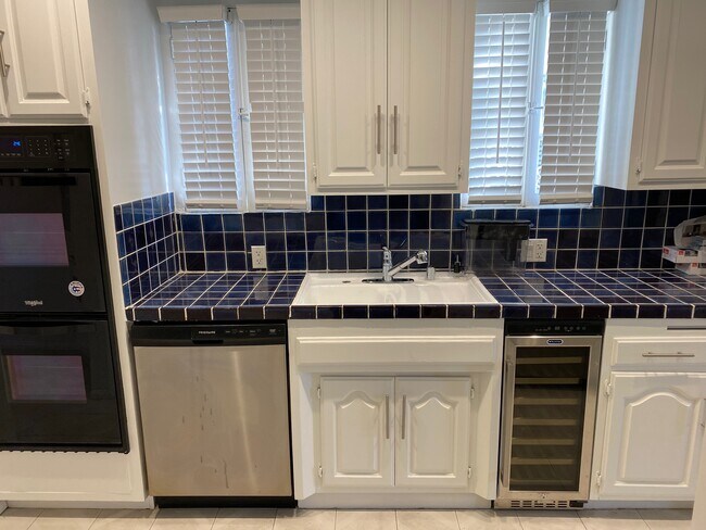 Kitchen - 845 S Holt Ave