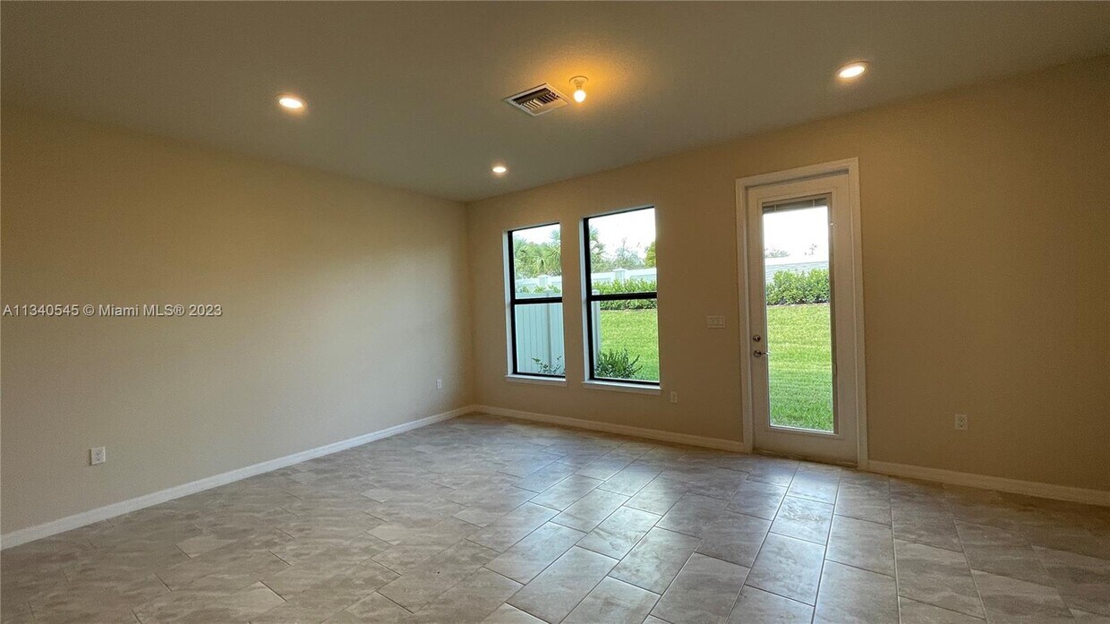 Building Photo - 2131 Appleton Cir N