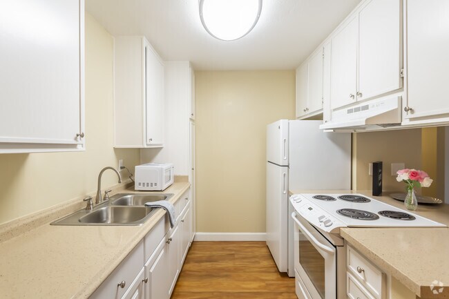 3 HAB, 2 BA - 1,022 ft² - Parklane Apartments *$500 OFF*