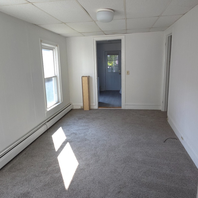 Building Photo - 19-21-21 Mcdougall Ave