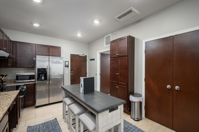 Building Photo - The Oliver