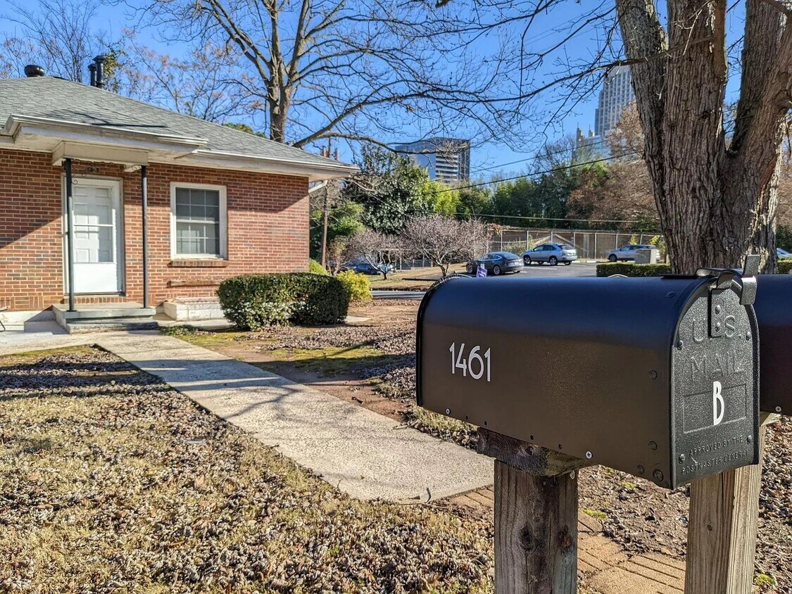 Foto principal - 1461 Pine St NW