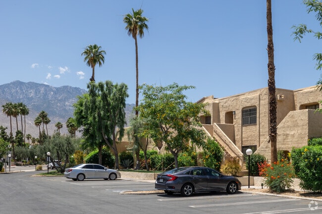 Building Photo - Palm Springs Golf and Tennis Club