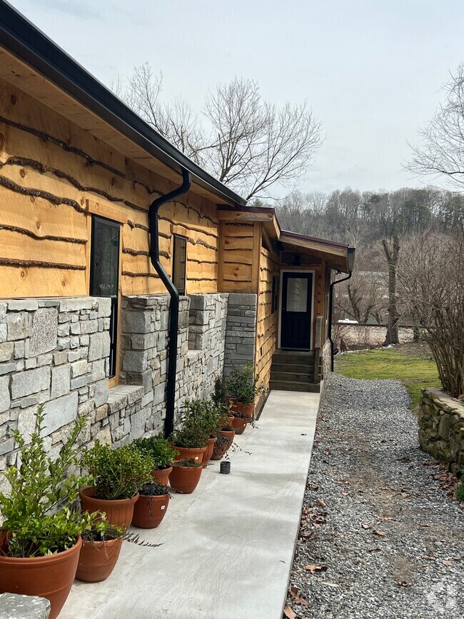 Apartments for Rent in 28804