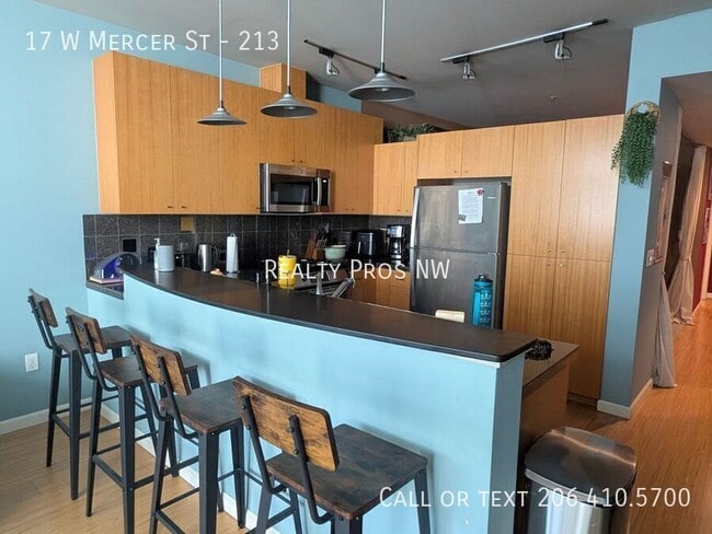 Photo - 17 W Mercer St-213 House
