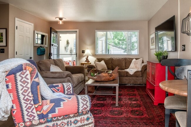 Building Photo - 3 Bed 2 Bath Townhome in Central Loveland