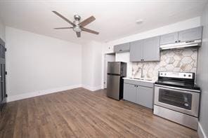 Building Photo - 206 W 45th St
