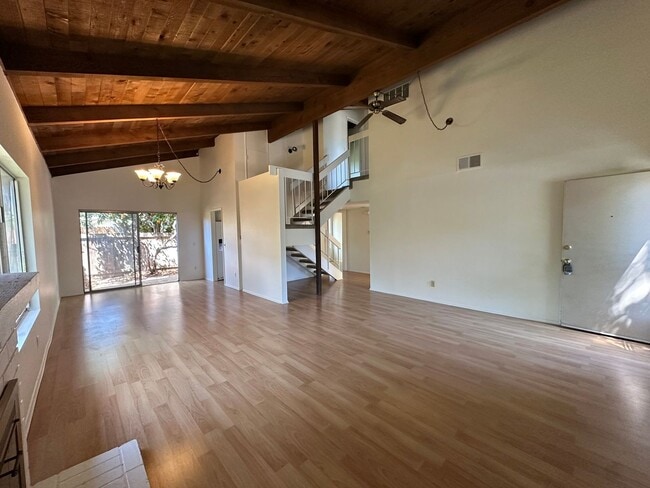 Building Photo - San Antonio HOA 3 bdrm 2 bath townhome