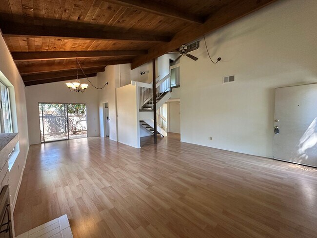 Foto del edificio - San Antonio HOA 3 bdrm 2 bath townhome