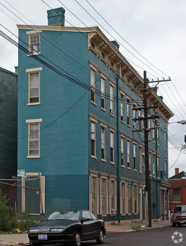 Building Photo - 1830 Freeman Ave