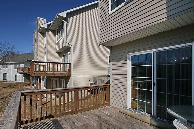 Building Photo - 1604 Ranier Dr