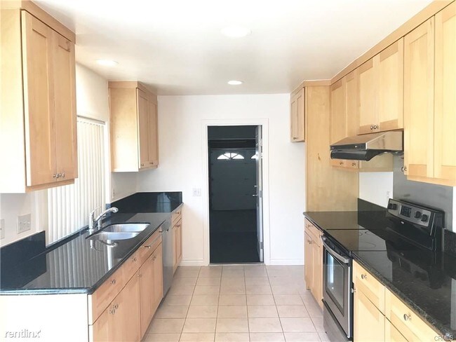 Building Photo - 3 br, 3 bath Condo - 34 Springwood